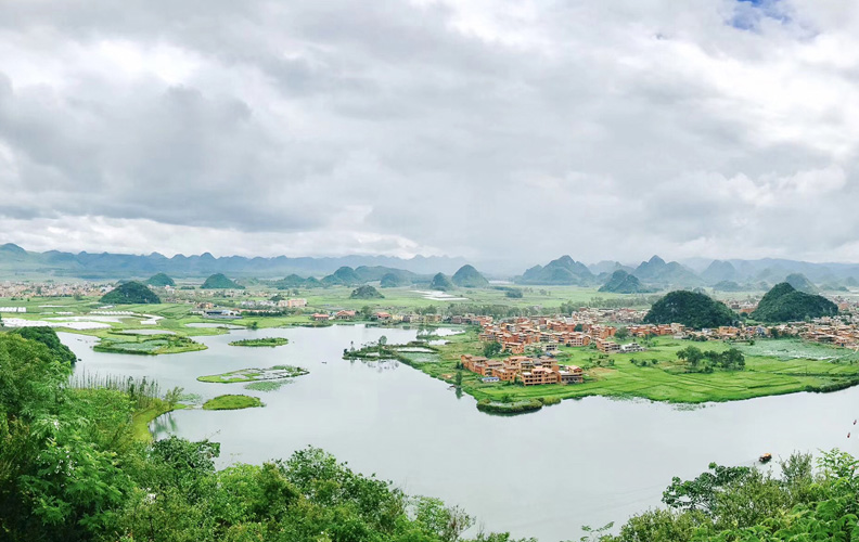 美麗的普者黑景區(qū)俯瞰圖。